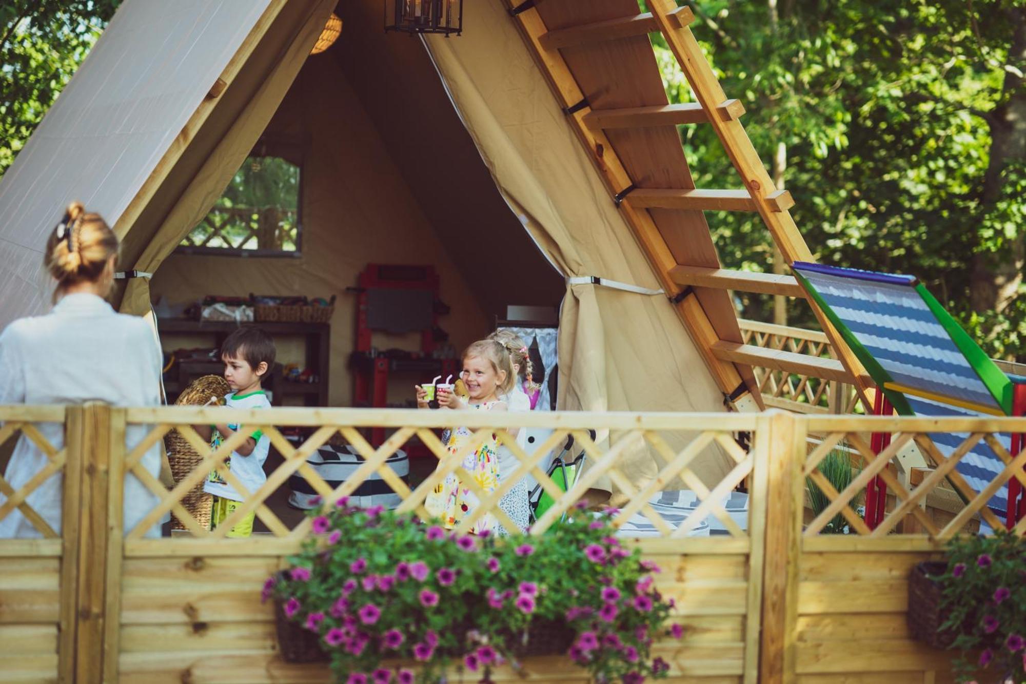 Mia Glamping Hotel Orissaare Exterior photo
